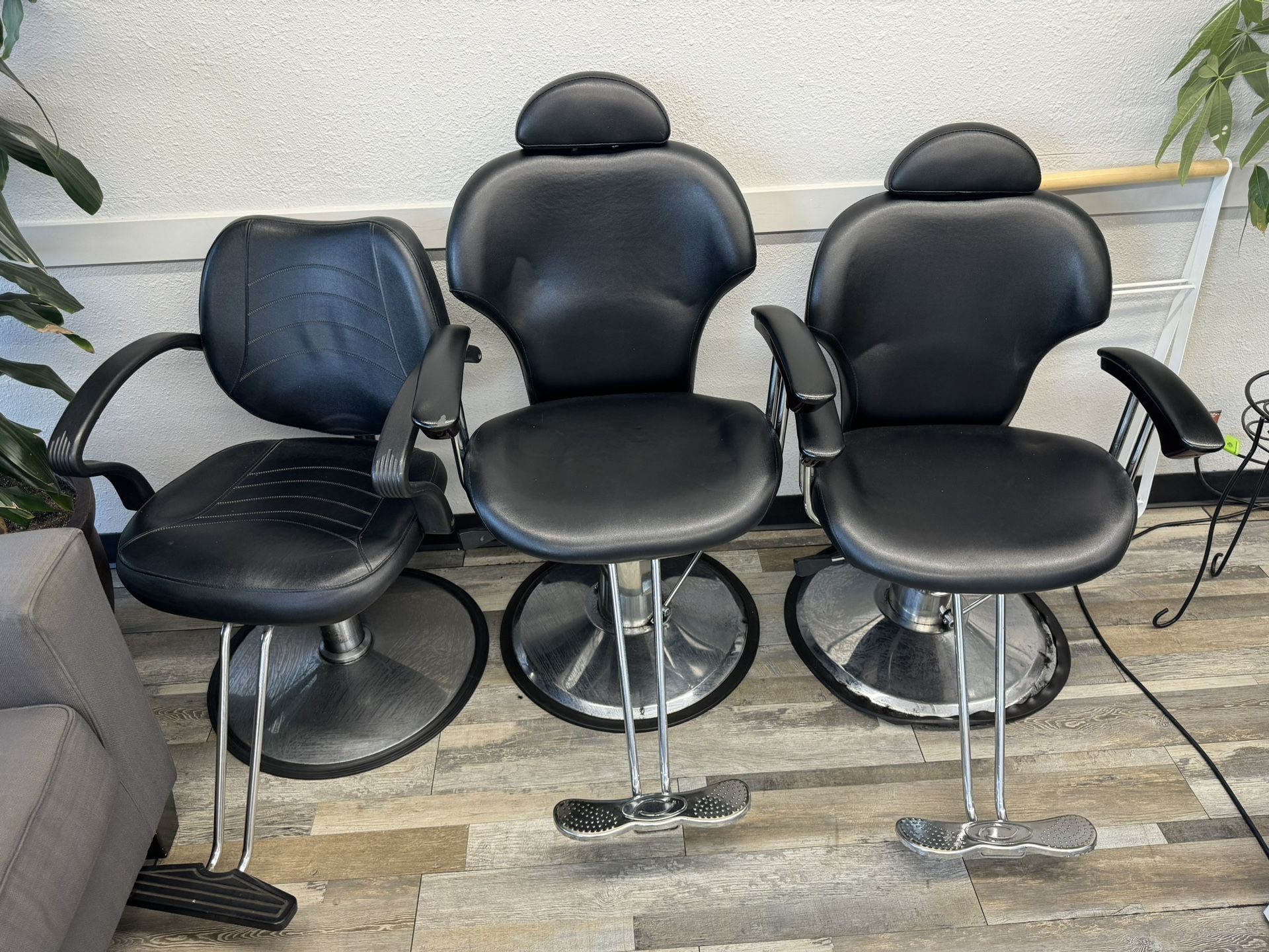 Salon Chair (2 Barber Chairs)