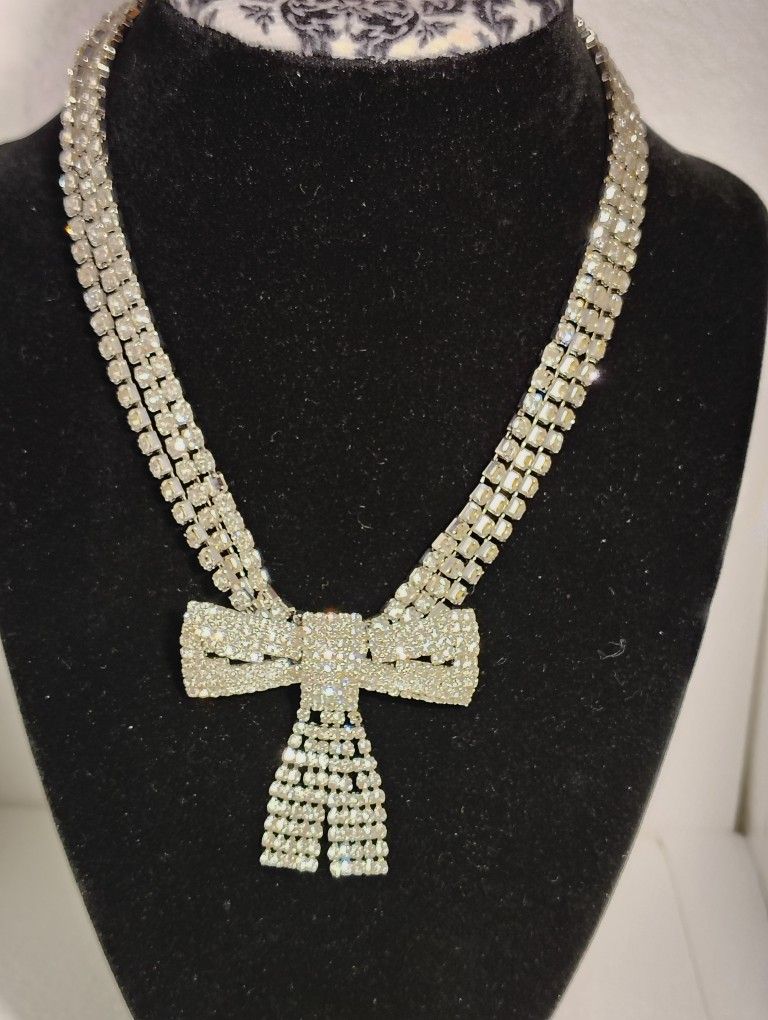 Slivertone Bow Chocker