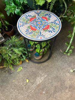 Accent table