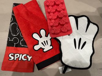 Disney- Mickey Silicone Mold/ 2 Hand Towels/Oven Mit