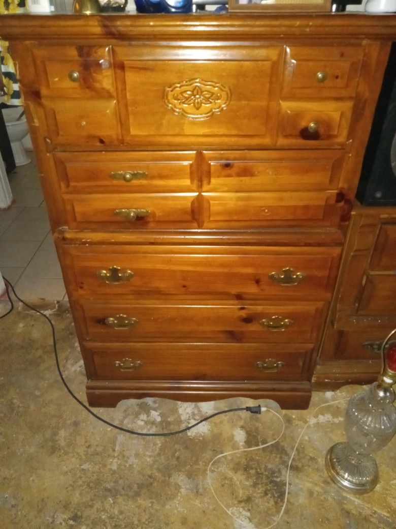 Stand Up dresser Cherry oak.