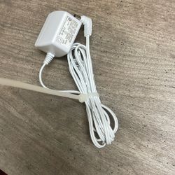 TD AC/DC ADAPTOR MODEL NO.: SCE0601000PU INPUT: 100-240V~50-60Hz 300mA OUTPUT: 6V = 1000mA LPS