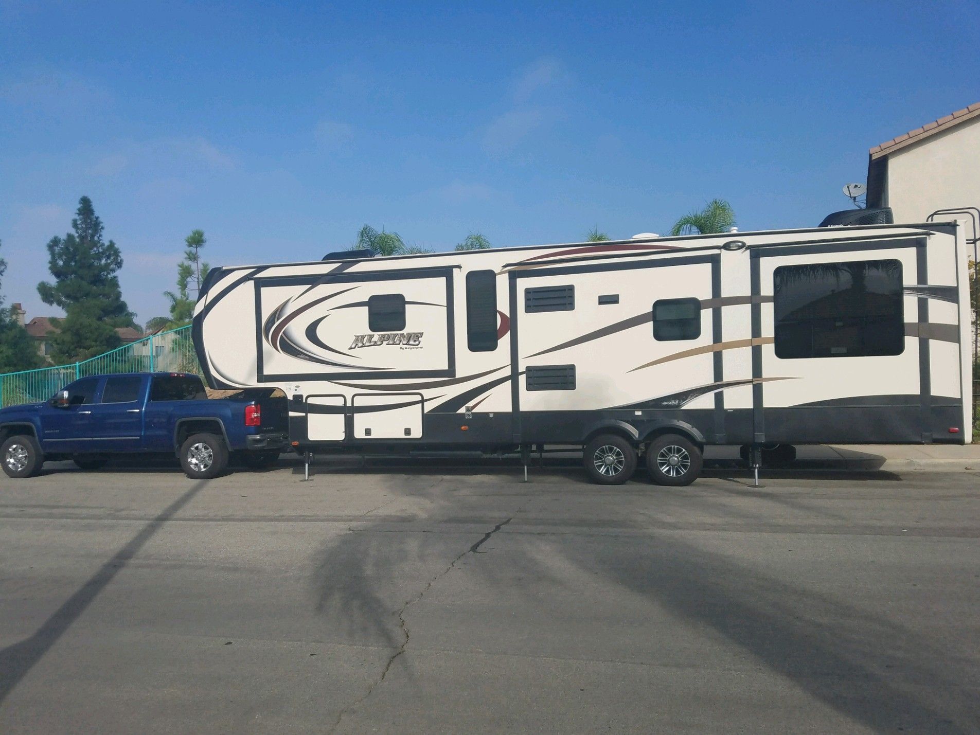 2014 Fifth Wheel (3535RE Alpine)