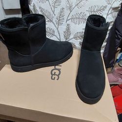 UGG SIZE 7 