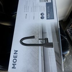 Moen Adler Matte Black Single Handle Deck-mount Pulldown Kitchen Faucet with Sprayer (Includes Deck..