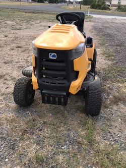 Cub cadet ride on lawnmower