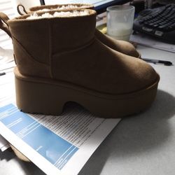 Women's Size 7 1/2 Ugg Boots