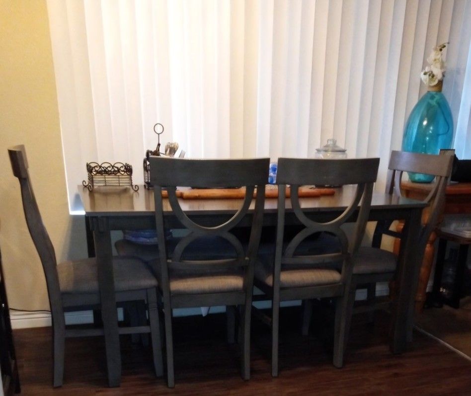 Dinning Table 