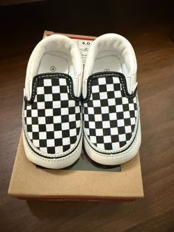 Crib vans checkerboard size 4c
