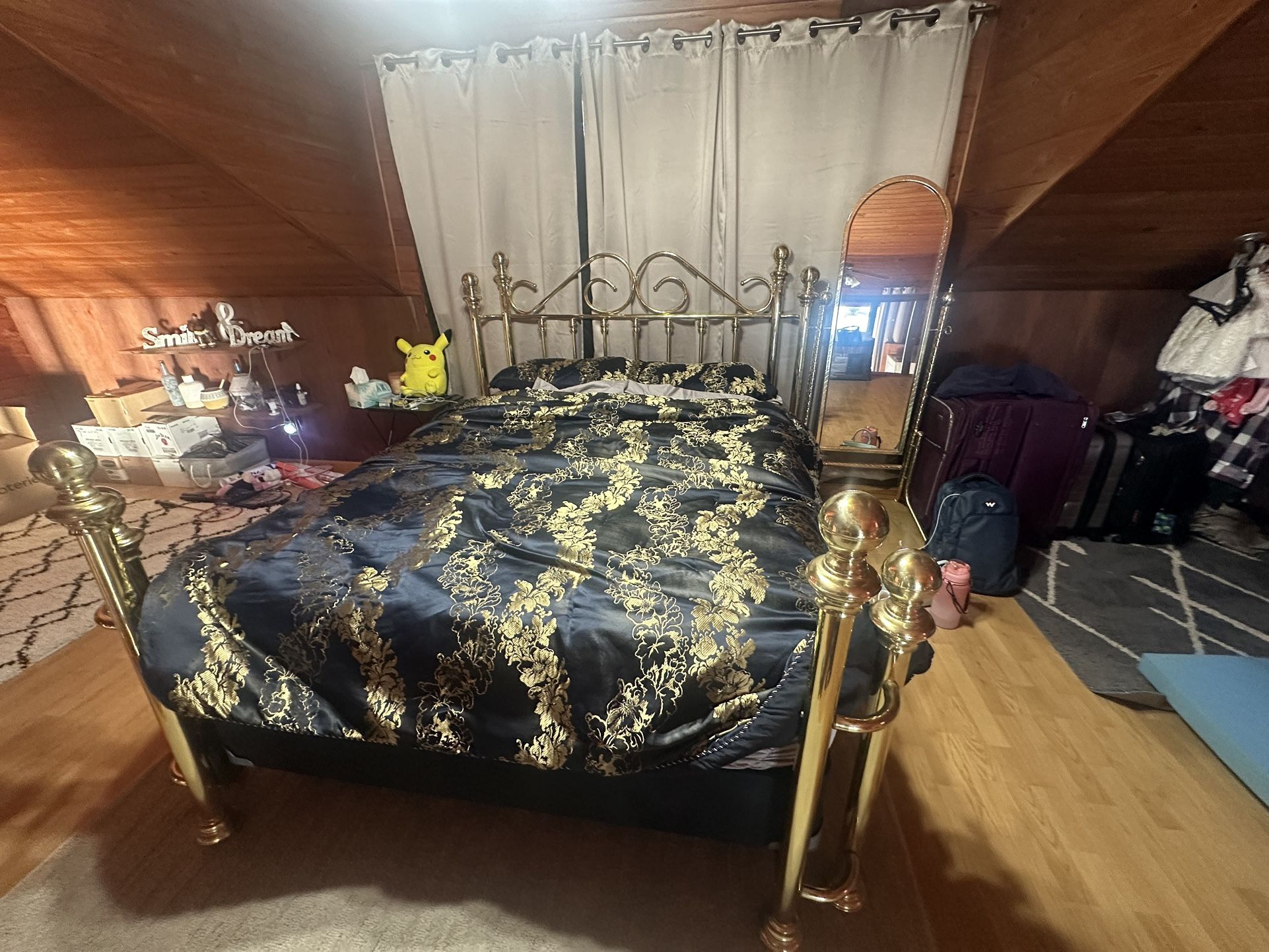 Queen size Bed + Mirror