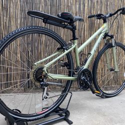 Small Women s GT Transeo 3.0 City Commuter Bike for Sale in Santa Ana CA OfferUp