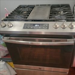 GE Stainless Steel Gas Stove / Oven with Center Griddle