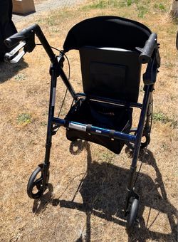 Rhythm walker with seat