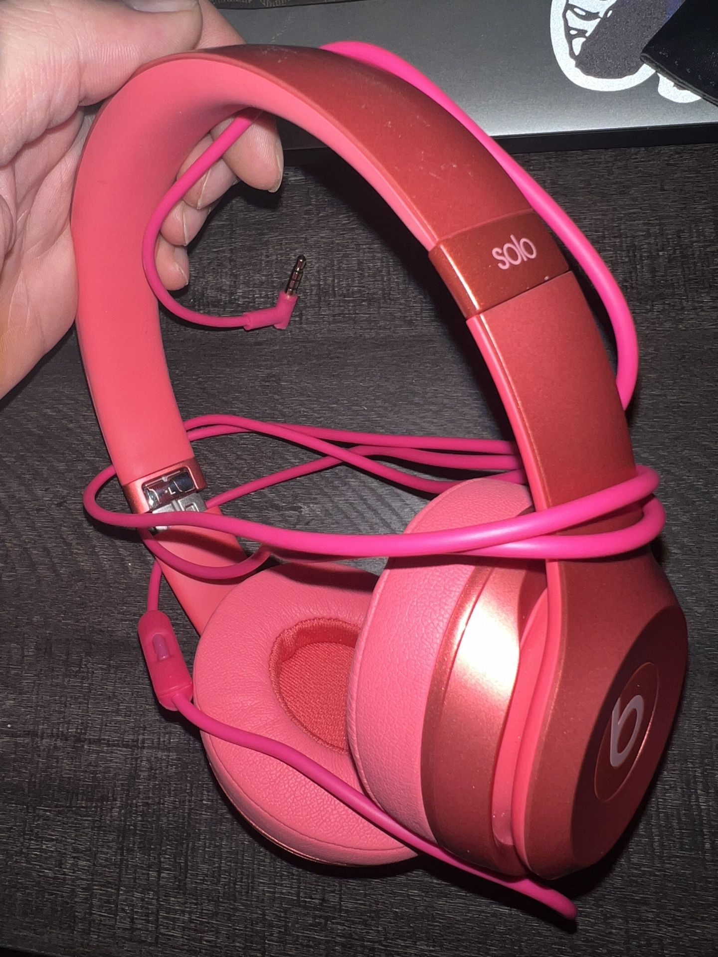 pink beats solo headphones 