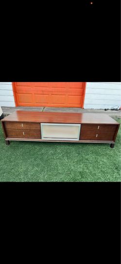 Low profile Tv Stand