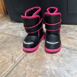 Snow Shoes Size 7