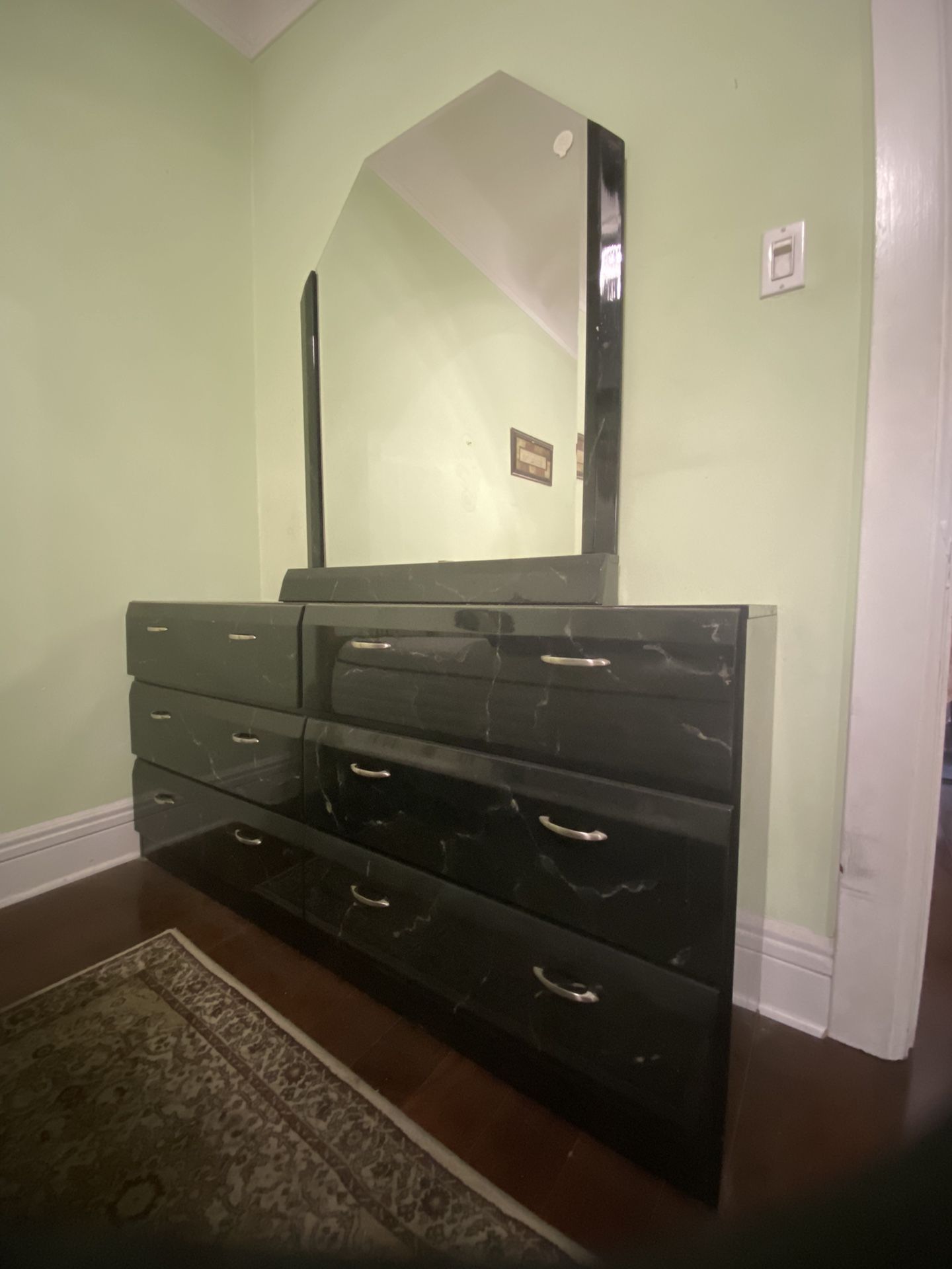 Dresser/Mirror with Nightstand 