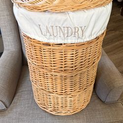 Laundry hamper