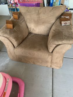 Big comfy lounge chair!!!!!