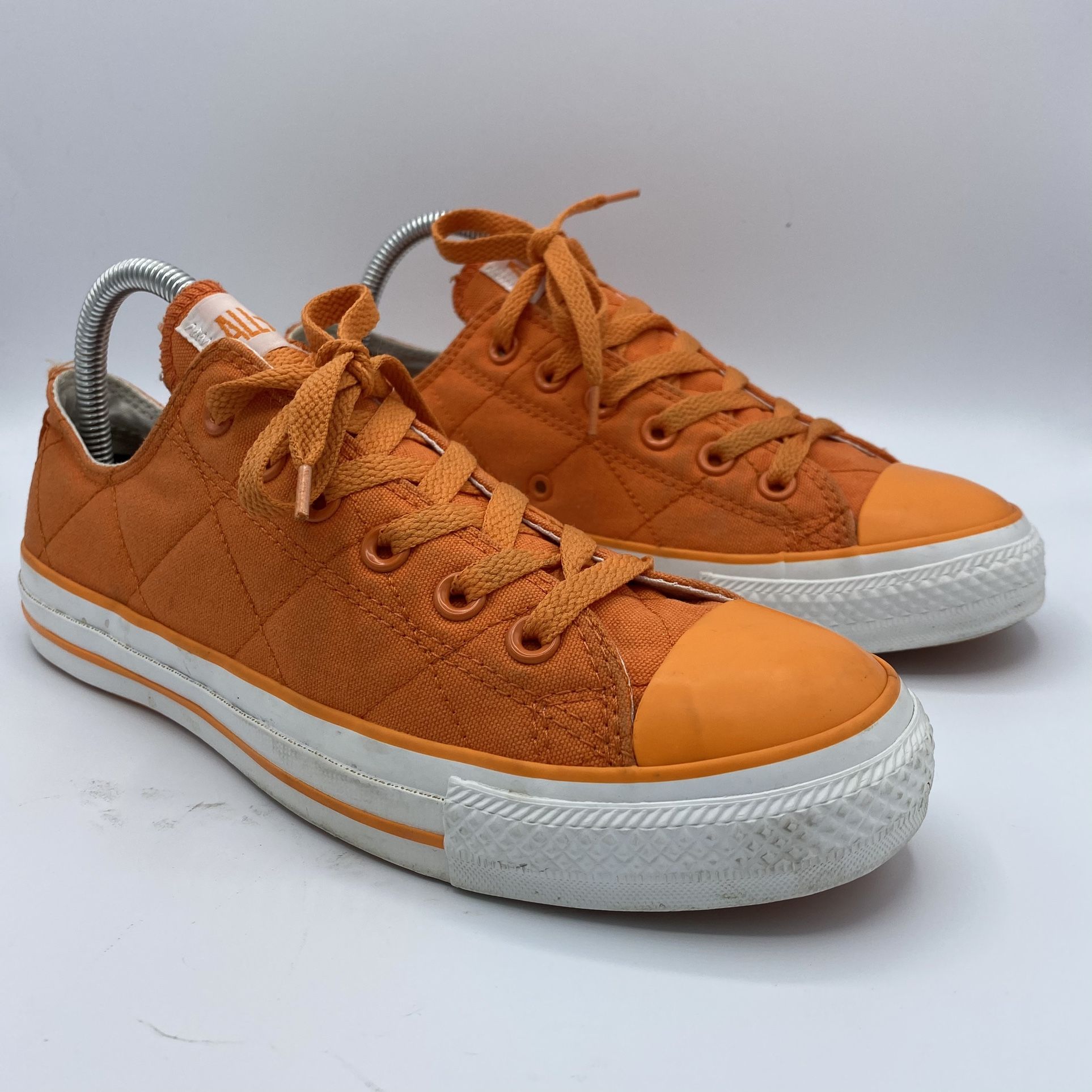 Rare Quilted Pattern Converse Low Tops Men's Size 7 And Women’s 9