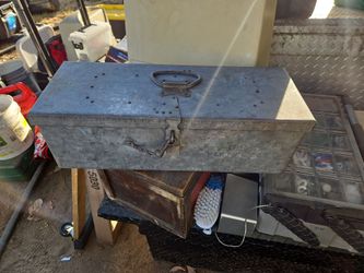 Vintage 1943 US P&B Mfg co tool box