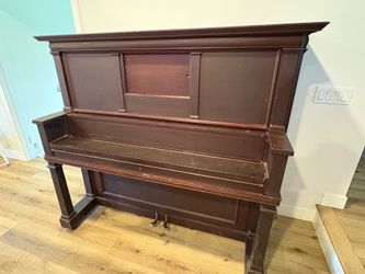 Upright piano