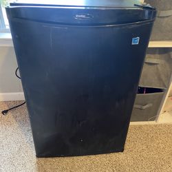 mini fridge with freezer 