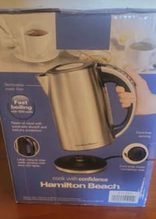 Hamilton Beach 41020C 1.7 Liter Variable Temperature Electric Kettle, Stainless Steel & Bodum Brazil