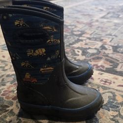 Bogs Insulated and Waterproof Little Kids Size 5 boots (construction pattern).  Gently/regular used.  