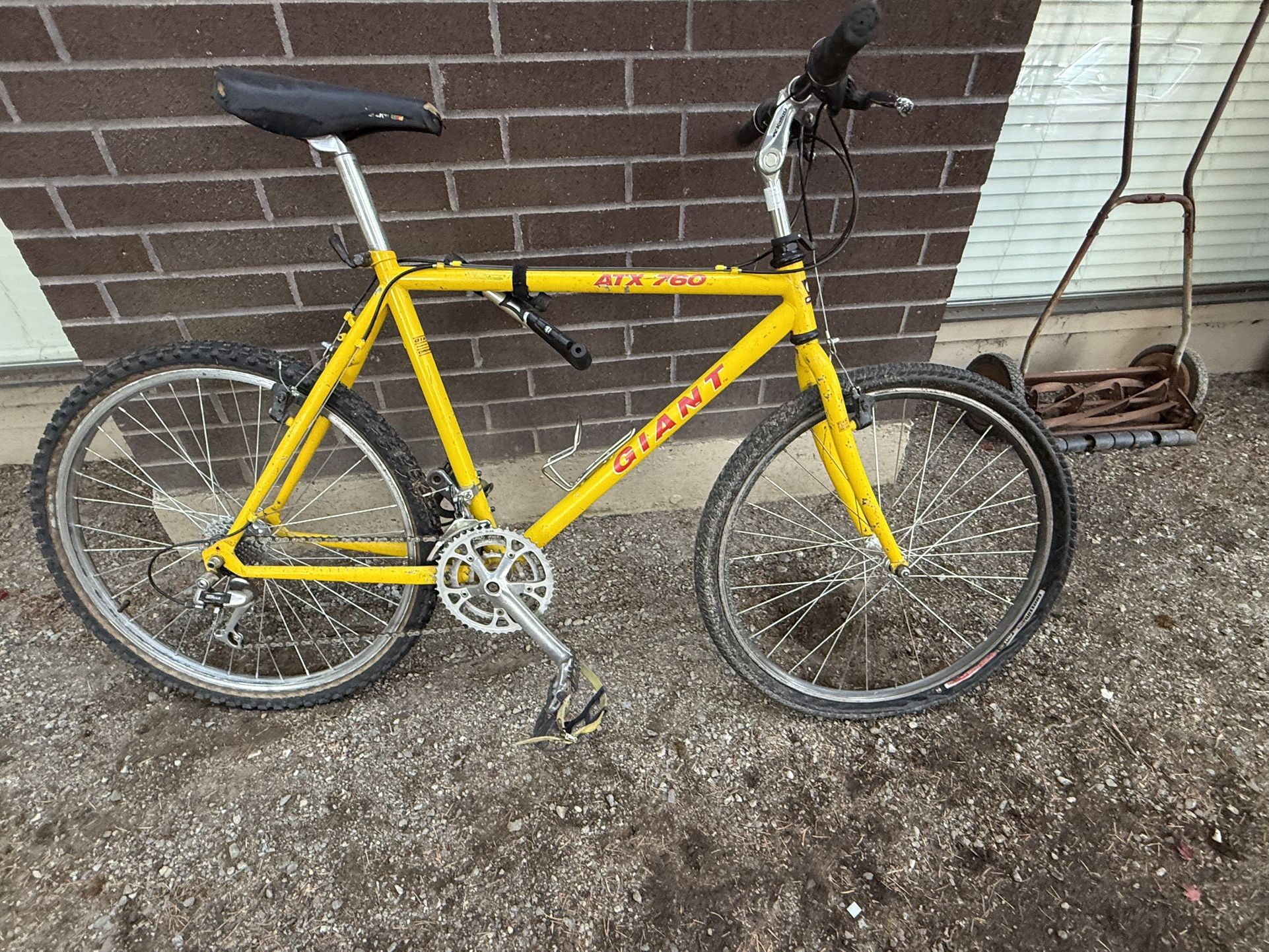 Vintage Giant Atx 760 Mountain Bike