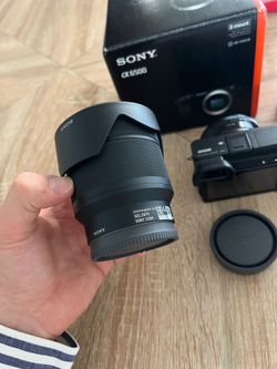Zoom Lens Sony - FE 28-70mm f/3.5-5.6 OSS - Black