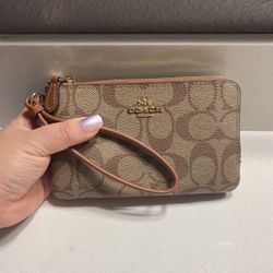 Coach Double Zipper Wristlet 