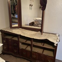 Dresser And 2 Nightstand Set