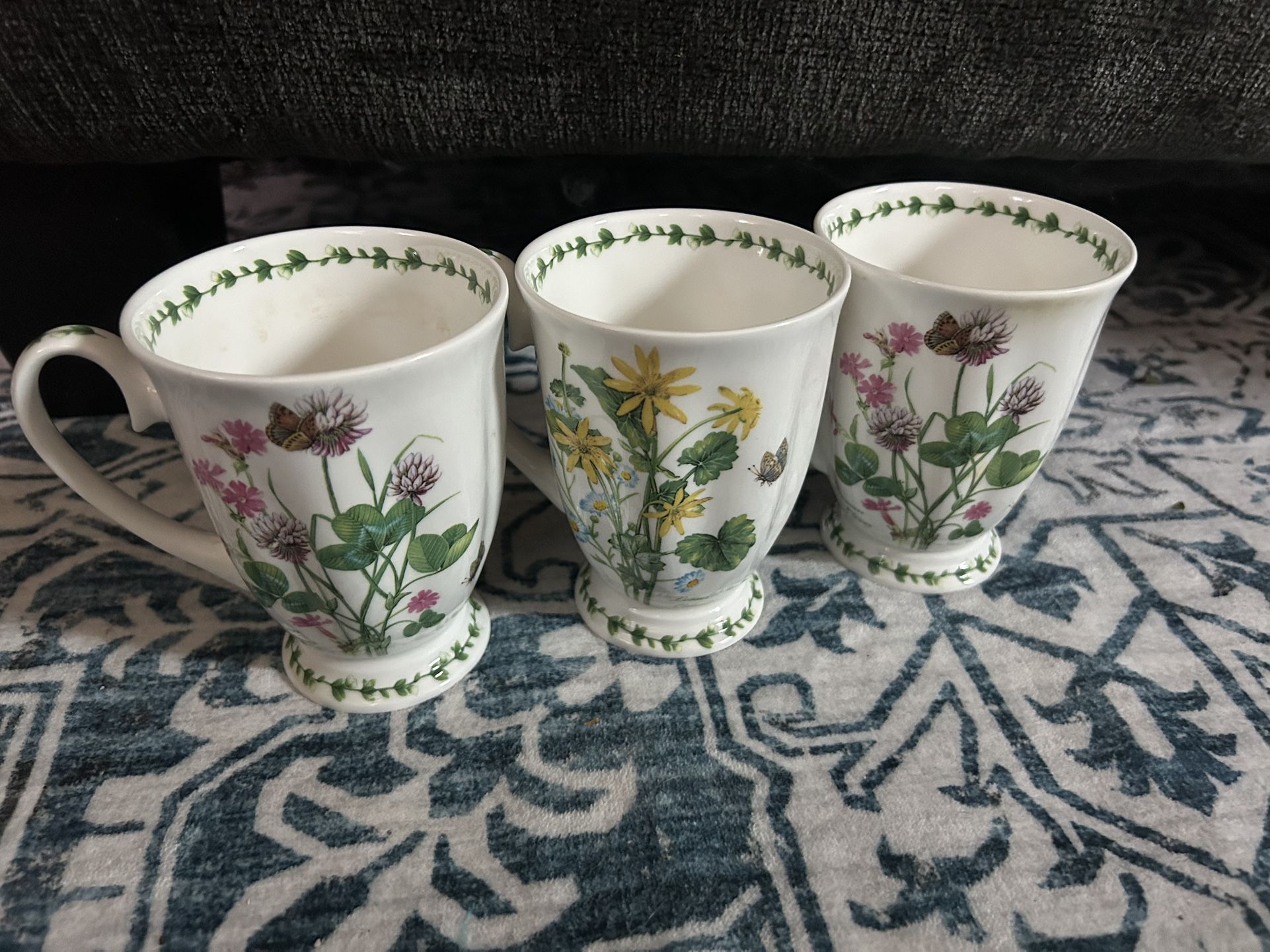 Stechcol Gracie bone china Coastline Imports Lesser Celandine Pedestal 3 cups