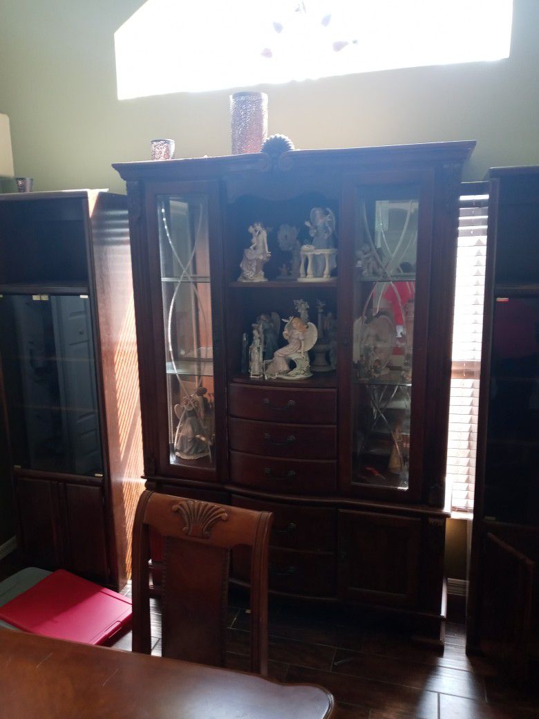 (Estate Sale) Beautiful Antique China Cabinet