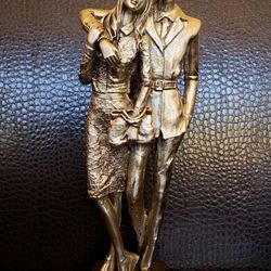 luxury gold love couple statue