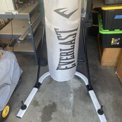 Everlast 70lb Punching Bag And Stand Barely Used