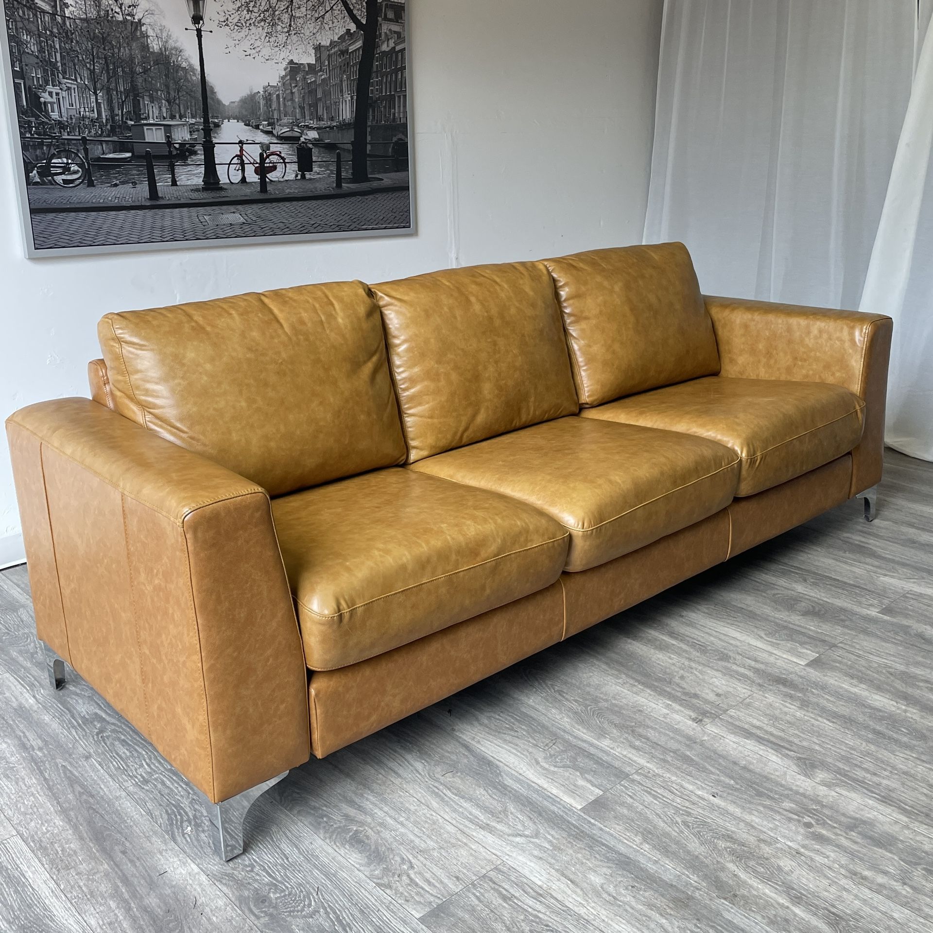 Like New Leather Sofa free delivery for Sale in Portland, OR OfferUp
