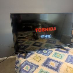 Toshiba 45 Inch TV With Antenna 