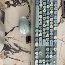 MOFII WIRELESS keyboard & mouse.