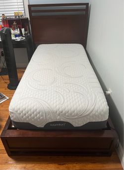 Wooden twin bed, with Icomfort EFX Tempur-pedic Mattress