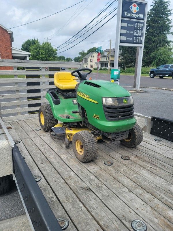 JOHN DEERE L110