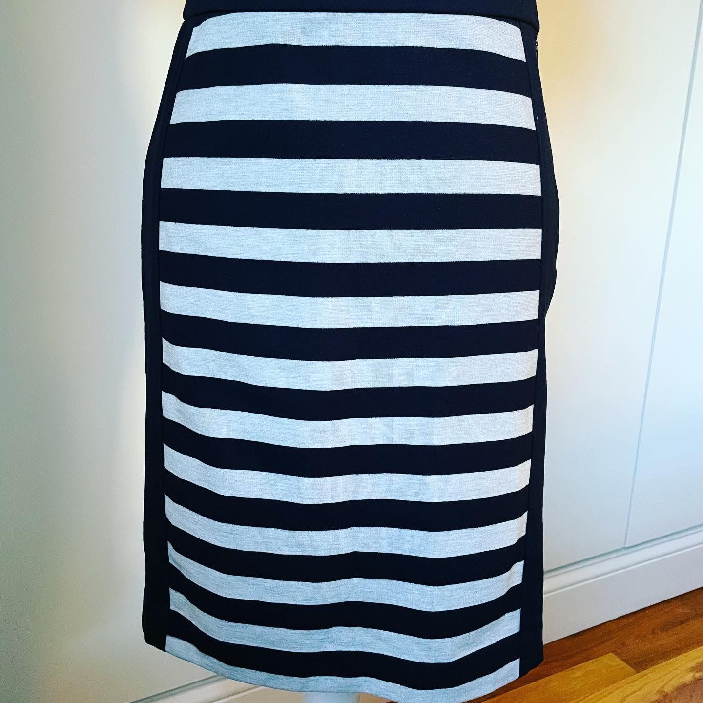 The Limited Black & Oatmeal Striped Pencil Skirt Size 0