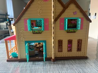 Cottage dollhouse