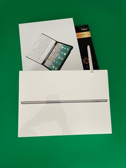 Apple  ipad 9th Generation (2021 / 10.2” screen) 256GB with pen and keyboard case (Brand new sealed)