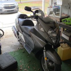 Scooter 2005 Honda Silverwing 600cc  