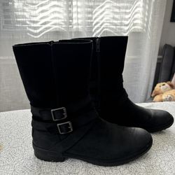 Ugg Boots - Size 9  Hardly Worn, Like New 