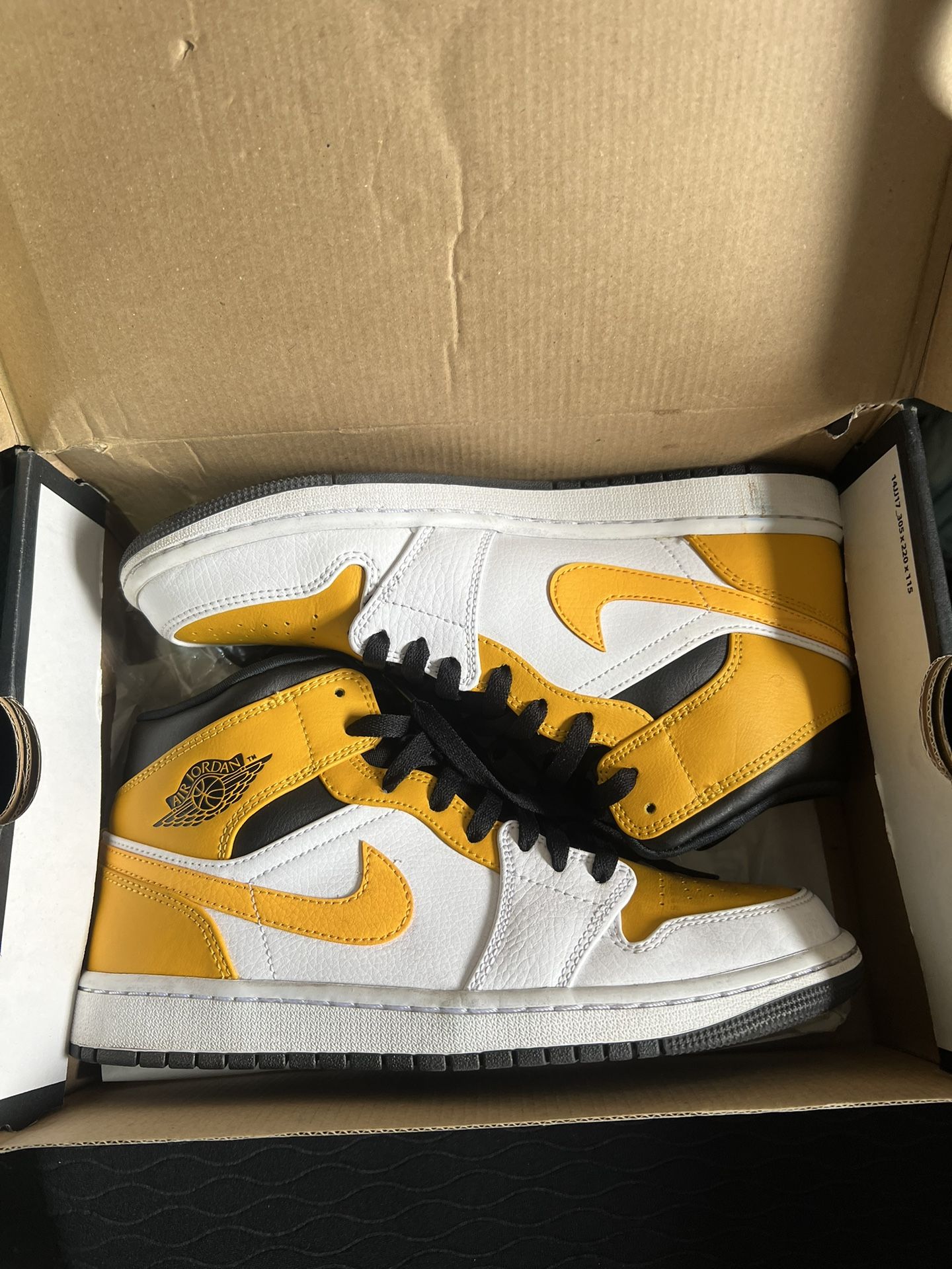 Air Jordan 1 Mid Size 8.5 White Gold Black