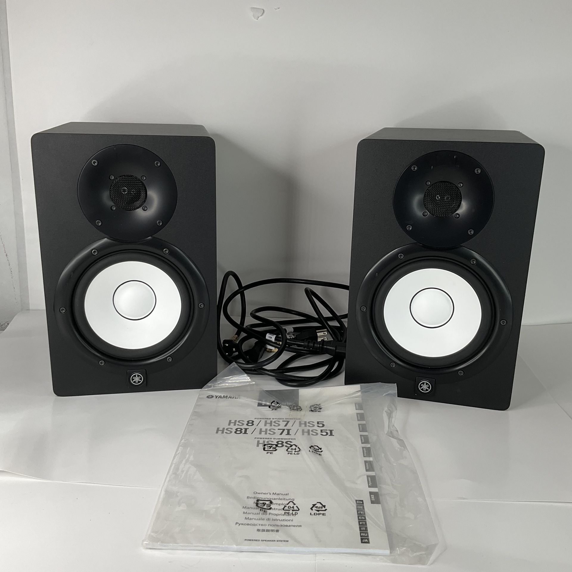 Yamaha HS7 6.5-inch Powered Studio Monitor - Black