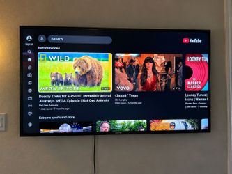 Samsung 60-inch Smart TV w/ remote & wall mount